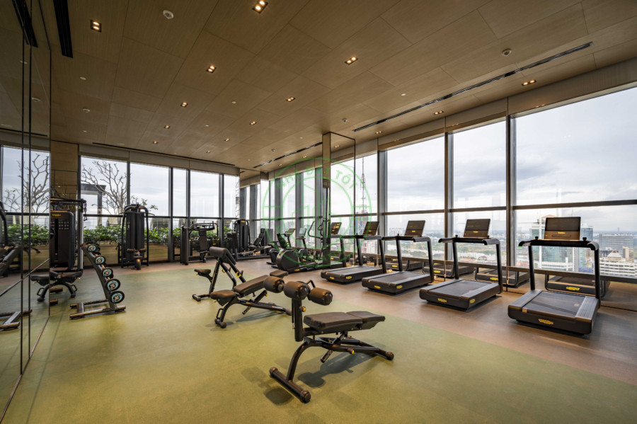 Tiện ích hồ bơi tầng thượng và gym The MarQ Quận 1